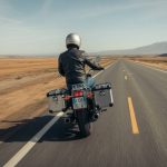 Top 10 accessoires indispensables pour préparer un long road trip à moto