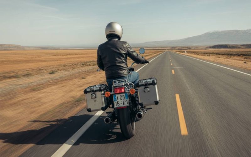 Top 10 accessoires indispensables pour préparer un long road trip à moto