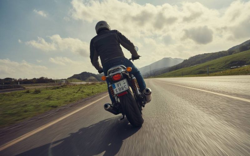 Comment choisir ses pneus moto en 2026 : guide complet selon votre style de conduite et la saison