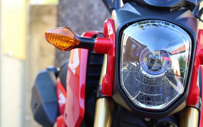 Moto 125 bridable ou non : quel impact sur votre assurance